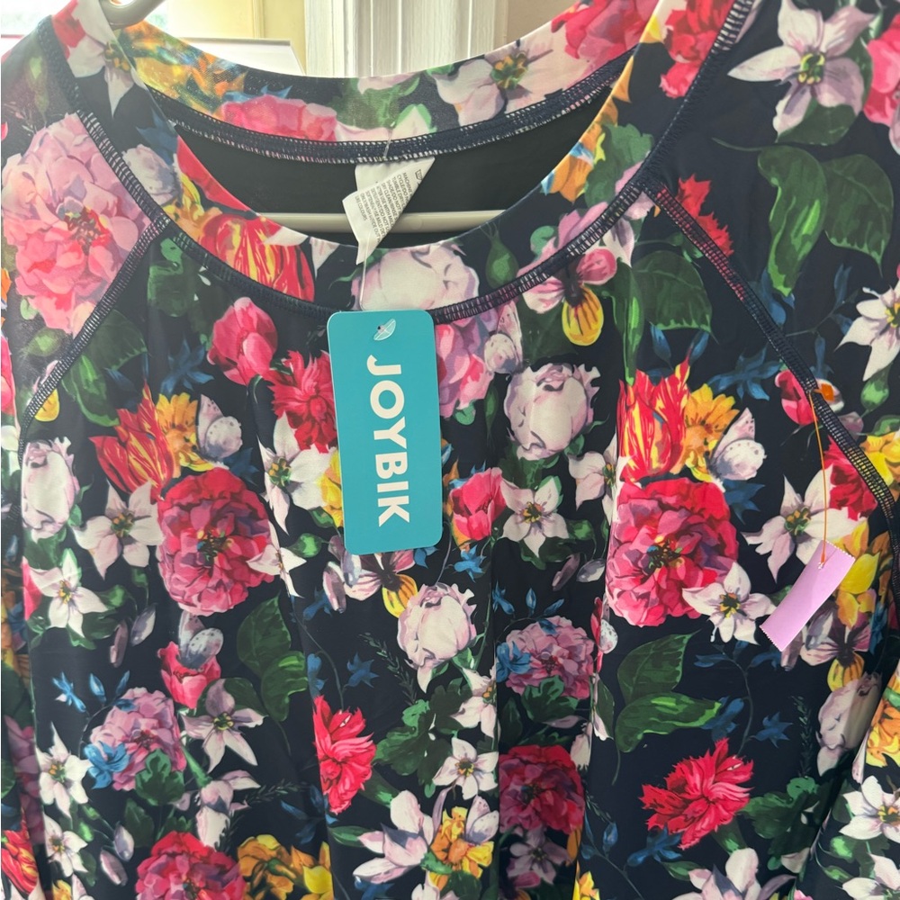 Women's swimsuit top